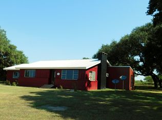 1025 Mustang Ln, Alleyton, TX 78935