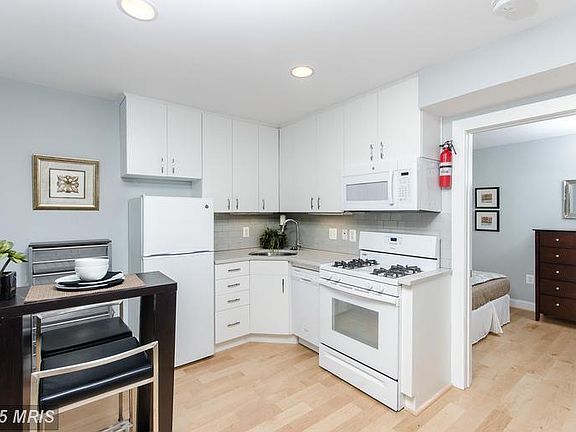 2nd image of 165 D St SE #1