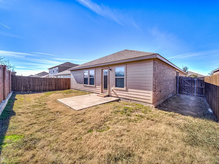 1110 Mercury Dr — Photo 32