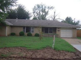 1217 E 2nd St, Cushing, OK 74023