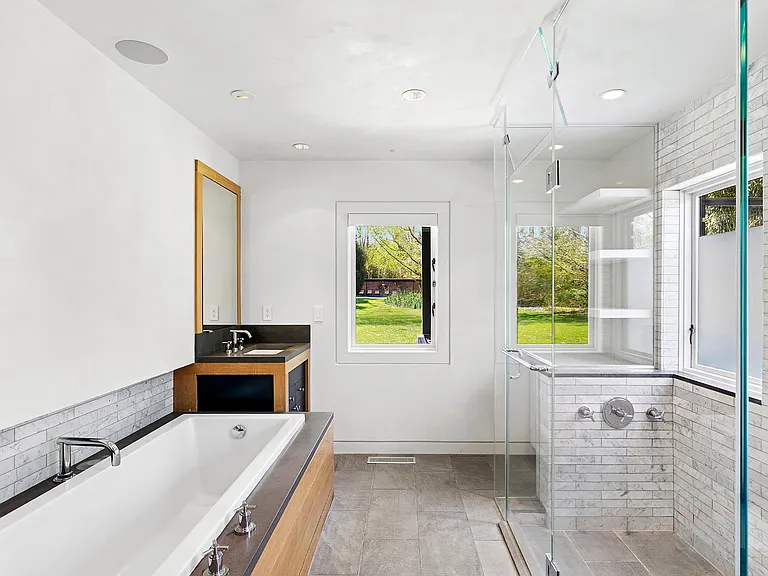 19 Fresh Pond Rd — Photo 10