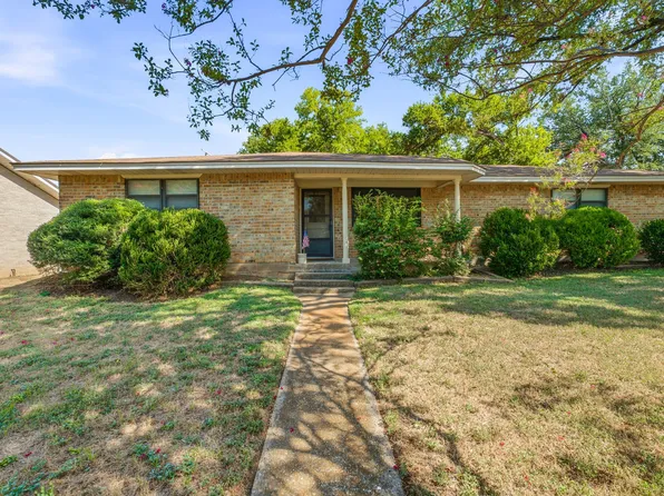 904 Spanish Trail Dr, Granbury, TX 76048