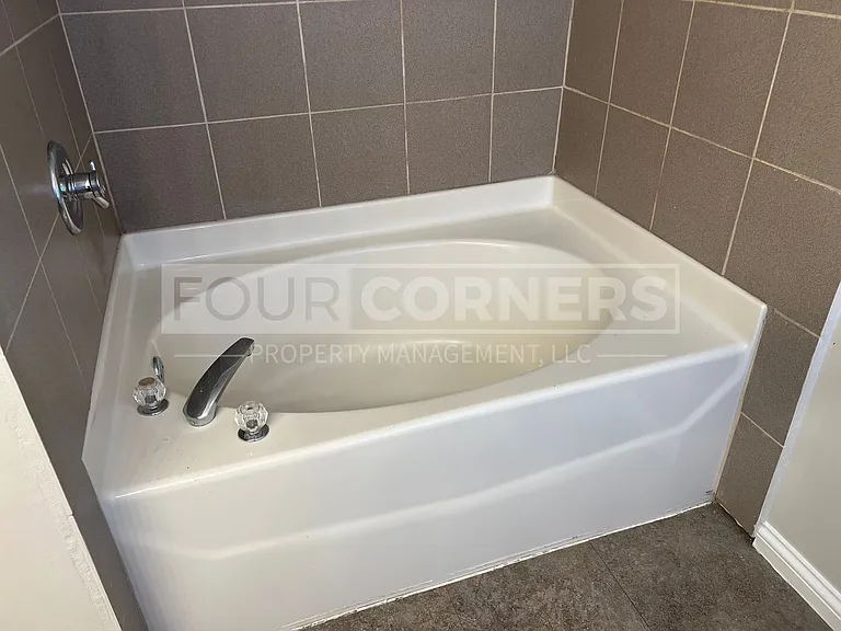 1901 Merritt Dr — Photo 8