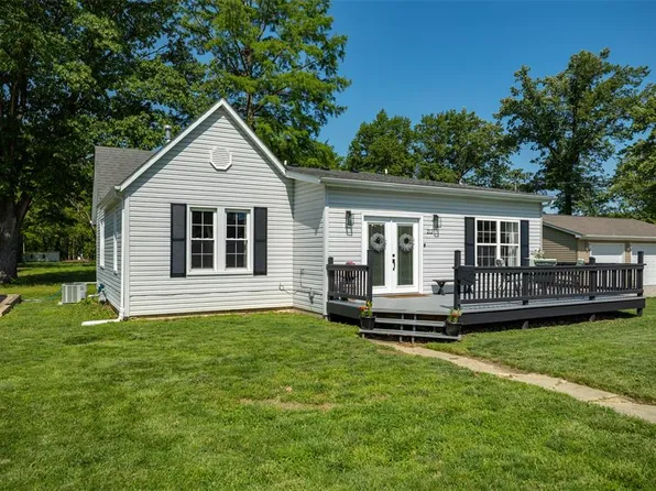 213 Quarry St, Staunton, IL 62088