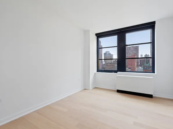 515 West 38th Street image 9 of 27