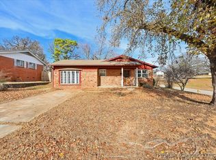 1115 Forest Dr, Sand Springs, OK 74063