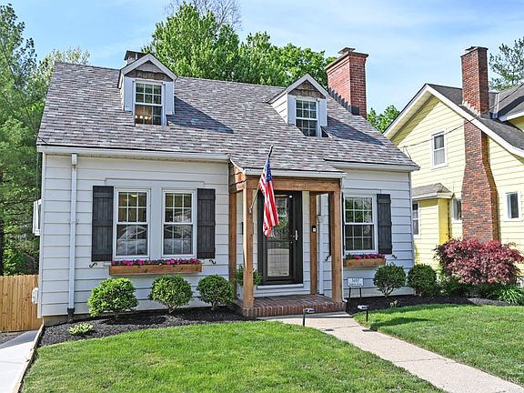 2nd image of 3697 Saybrook Ave