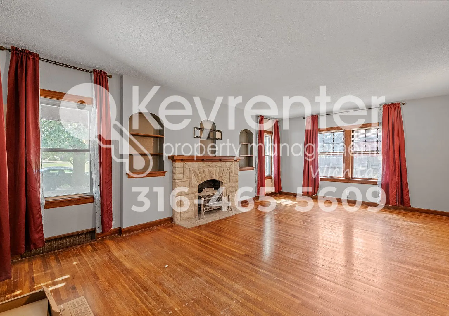 Spacious 4-Bedroom Home with Character, Basement & Detached Garage — Photo 2