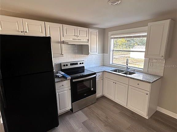 4th image of 806 W 11TH STREET