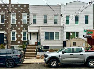 6822 60th St, Ridgewood, NY 11385