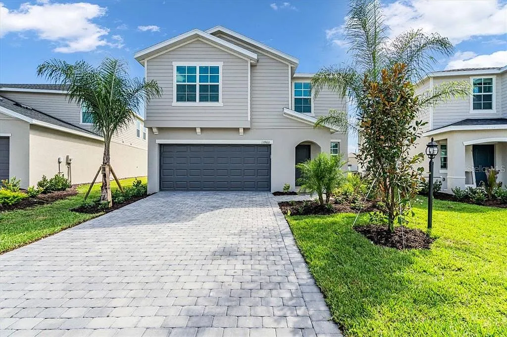 5 bed, 2.5 bath, 2216 sqft, $2,995 — Photo 1