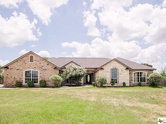 3rd image of 815 Butterfield Ct