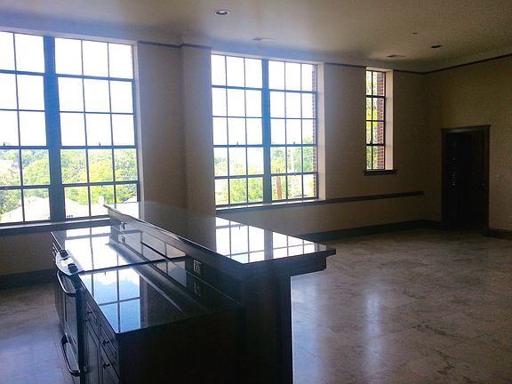 3rd image of 1000 E Mlk APT 303