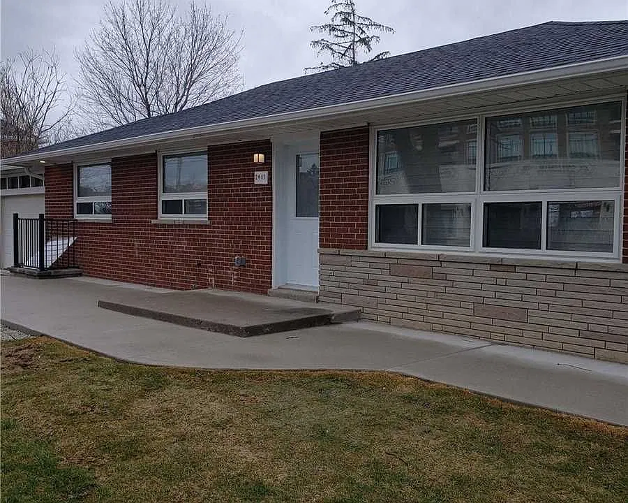 2401 Major Mackenzie Dr