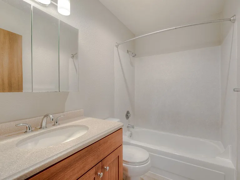 Genesis Apartments — Photo 9