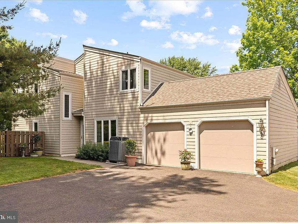 130 Westbury Ct