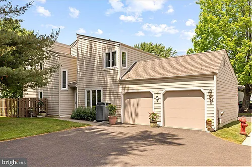 130 Westbury Ct Photo 1