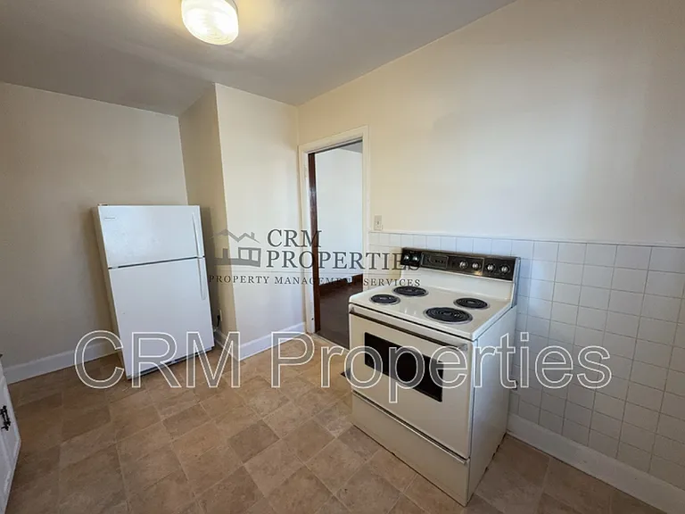 933 N Linwood Ave — Photo 7