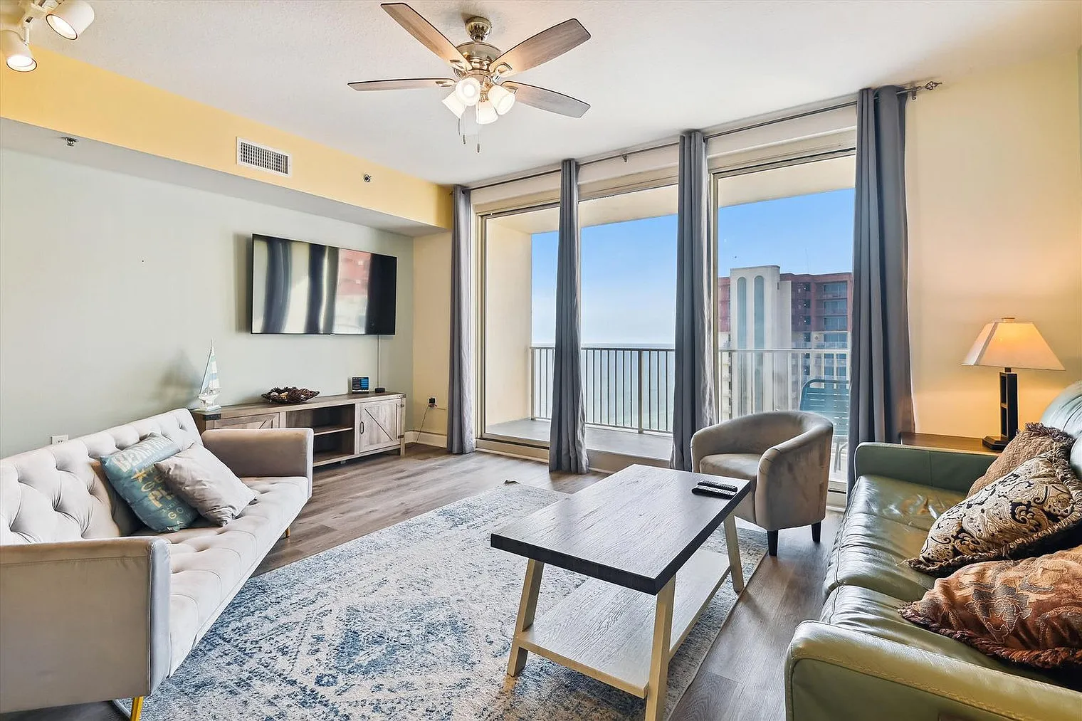 2 bed, 2.0 bath, 925 sqft, $1,990 — Photo 1