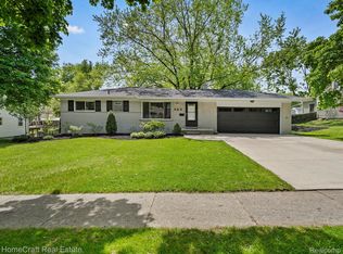 523 W Brooks St, Howell, MI 48843