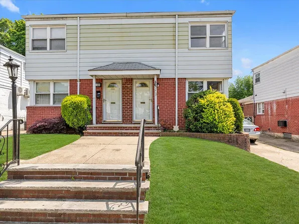 6729 211th St, Oakland Gardens, NY 11364