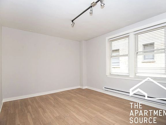 4th image of 511 W Belmont Ave APT 34
