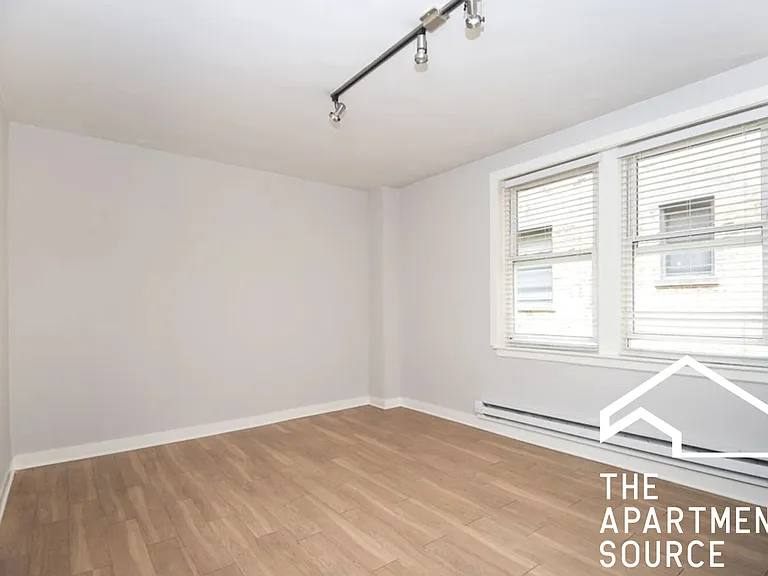 511 W Belmont Ave #34 — Photo 4