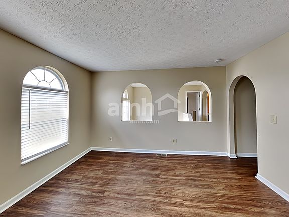 3rd image of 110 Simsbury Ct