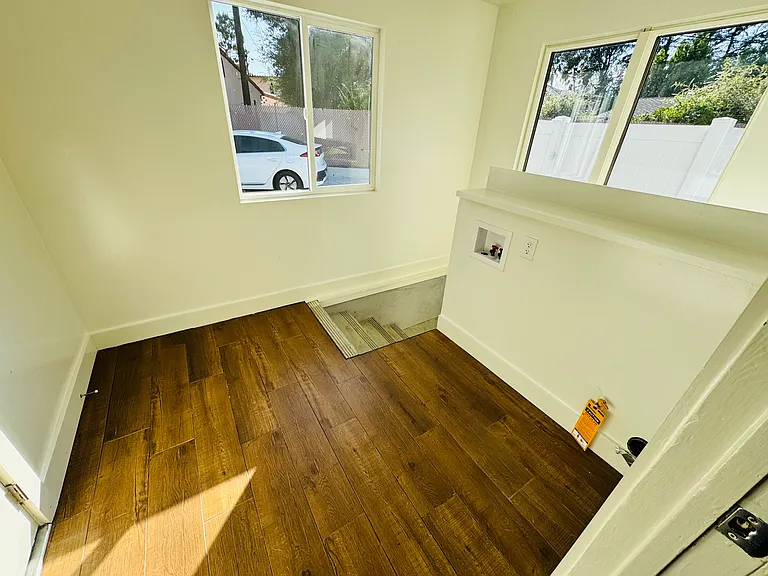 825 N Pasadena Ave — Photo 29