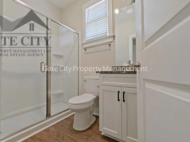 306 Oakwood St — Photo 4