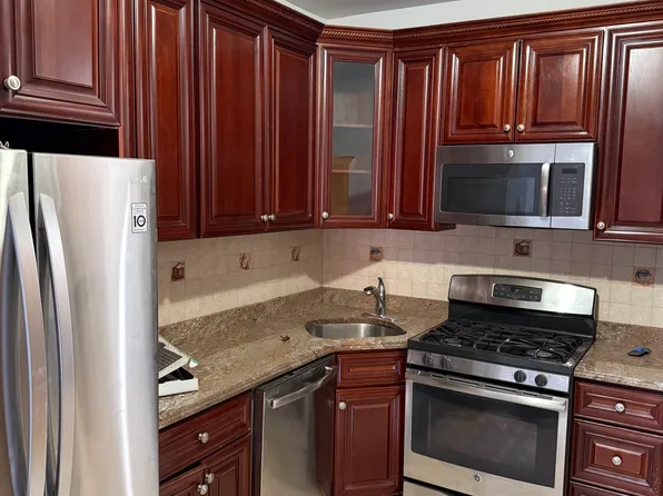 4300 Napier Ave APT 2, Bronx, NY 10470