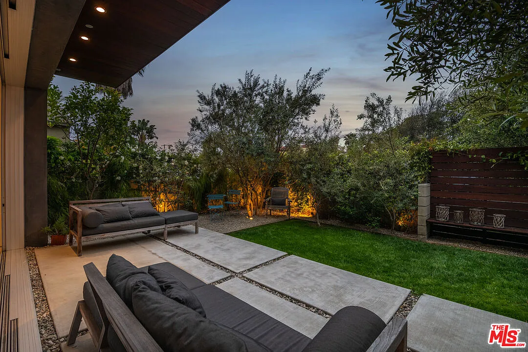 4 bed, 4.5 bath, 4000 sqft, $23,995 — Photo 3