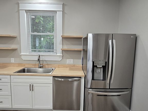 5th image of 819 Marshall Ave SW #1