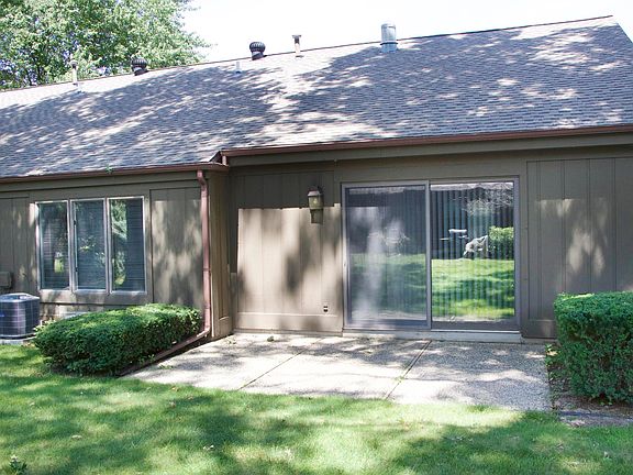 4th image of 296 Danby Ct