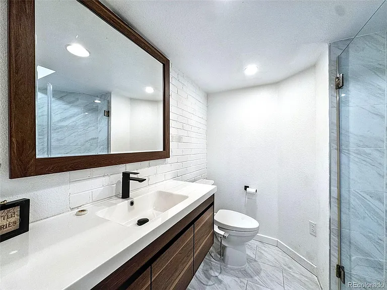 2460 Irving St #B — Photo 13