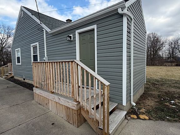 2nd image of 405 E Cowing Dr