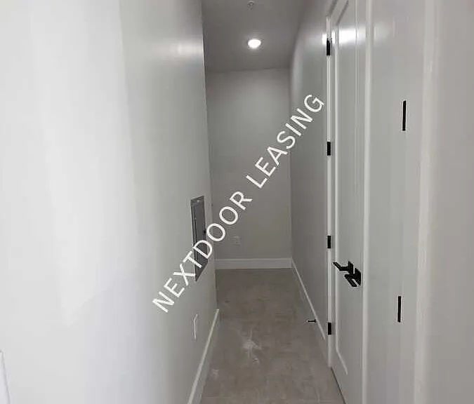 40 Lembeck Ave #101M — Photo 7