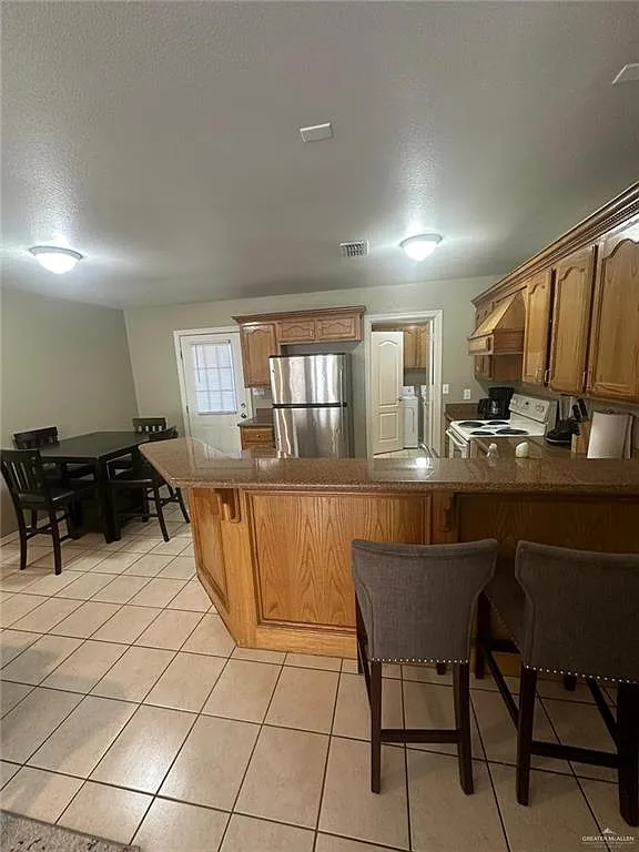 2 bed, 2.5 bath, 1050 sqft, $900 — Photo 4