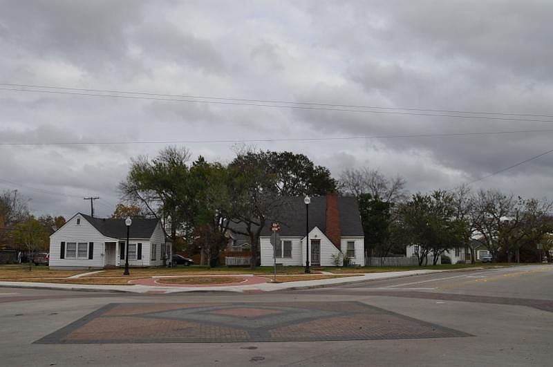 2nd image of 803 S Bryan Ave