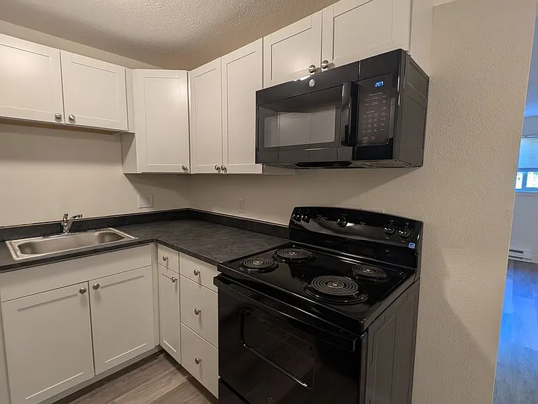 412 N Rouse Ave #A-H — Photo 2