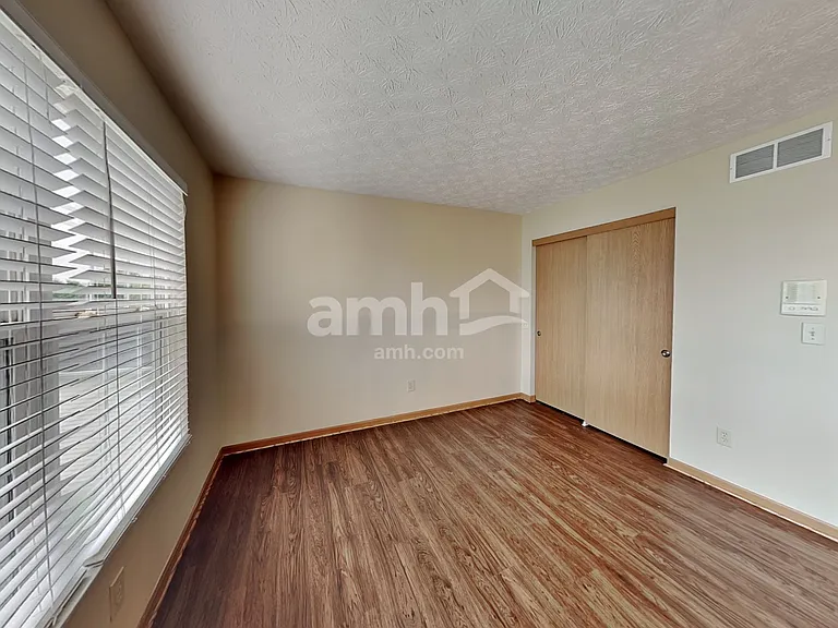 452 Crestmoore Dr — Photo 14