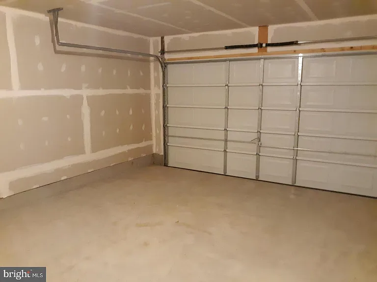 220 Apsley Ter — Photo 14