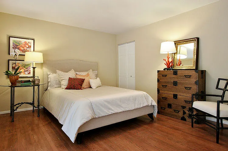 945 Hilldale Ave — Photo 10