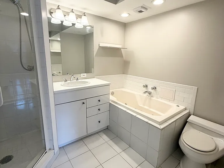 2626 N Lakeview Ave #804 — Photo 9