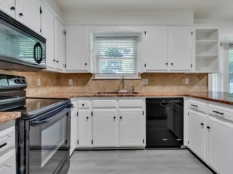 2319 E Robinson St — Photo 16