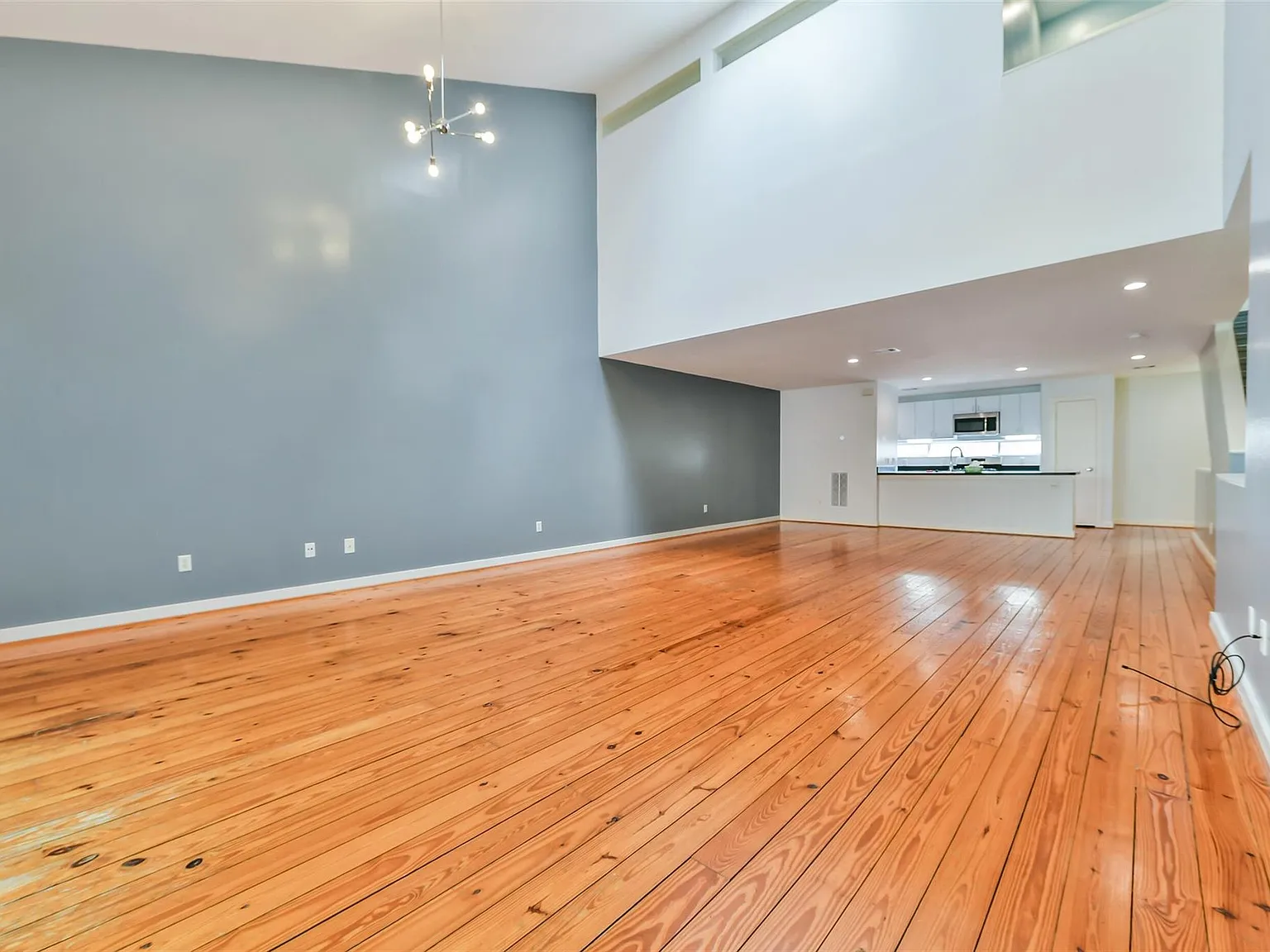 3 bed, 2.0 bath, 1969 sqft, $2,350 — Photo 4