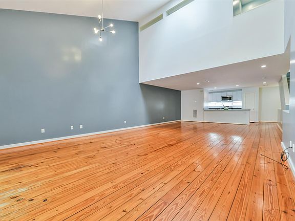 4th image of 2716 Chenevert St