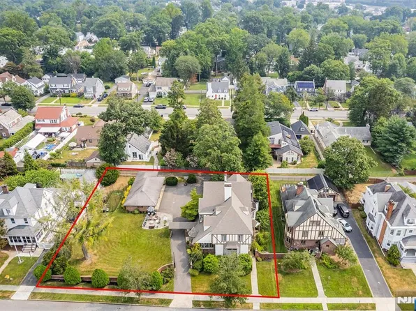 290 Clinton Pl, Hackensack, NJ 07601
