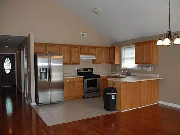 3rd image of 128 Olivia Dr