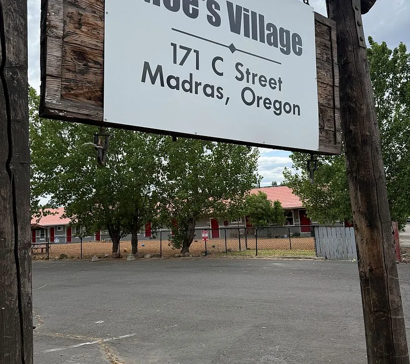 171 SW C St #7